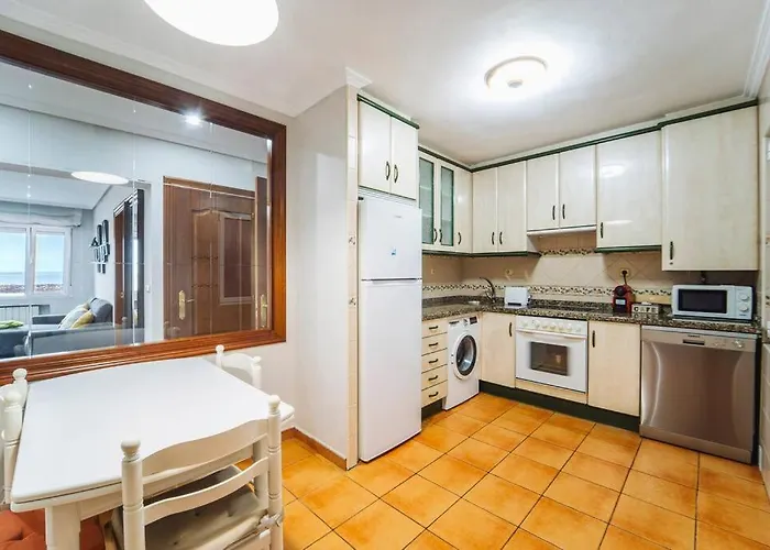 Ventana De Poniente, Dos Frente A La Playa Con Parking Privado Gijón